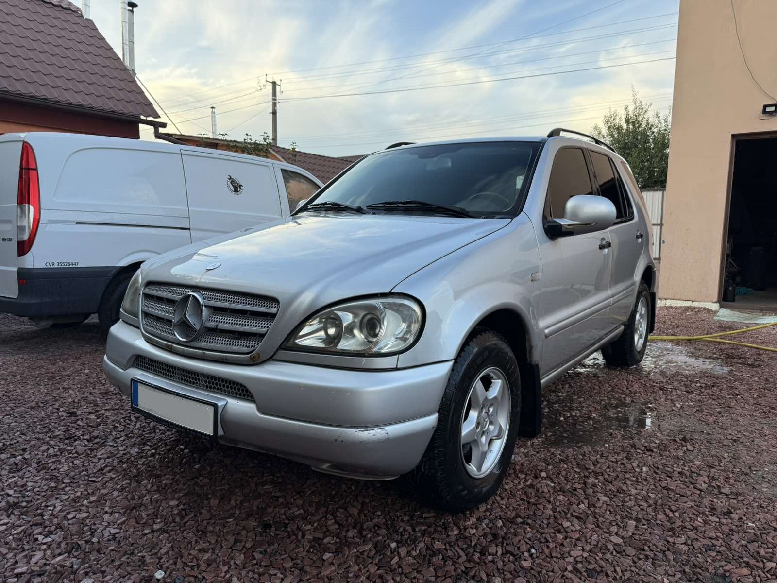 Mercedes-Benz ML 270 (W163) car