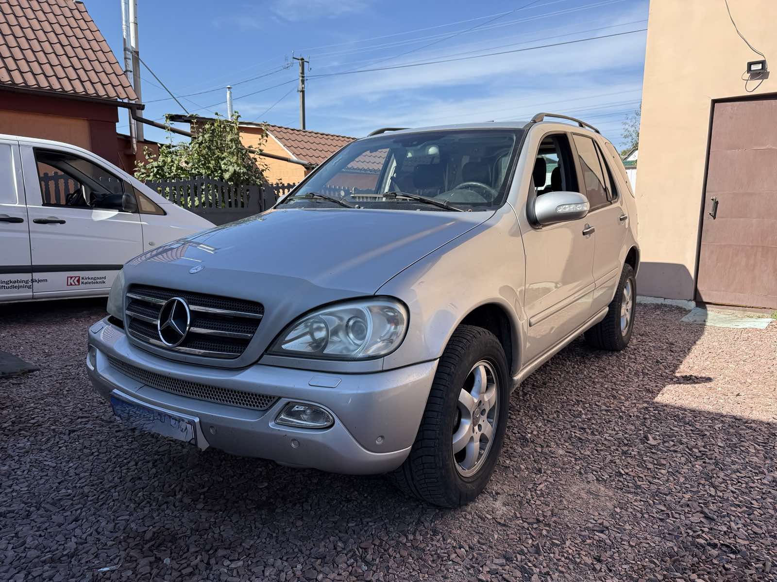 Mercedes-Benz ML 400 (W163) car